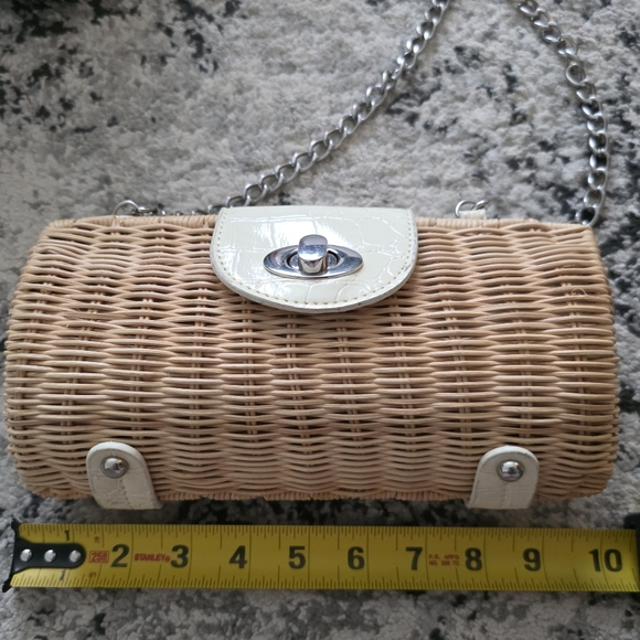 Vintage Wicker Hardcase shoulder bag with silver chain Cream Lining - Picture 6 of 7